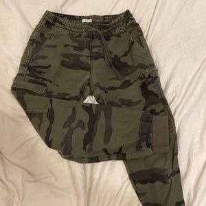 tna camo cargo pants size small